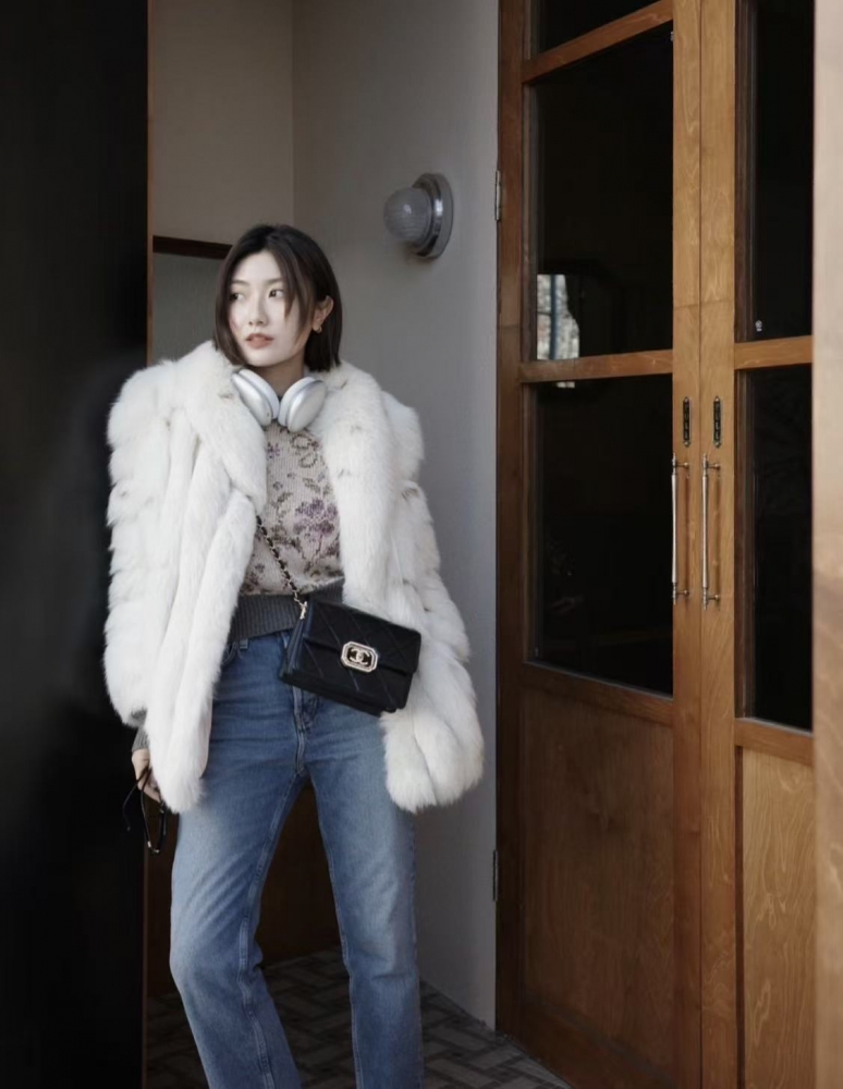 Chanel 季節款方扣包推薦｜黑金水鑽肩背包・芯片款精品包