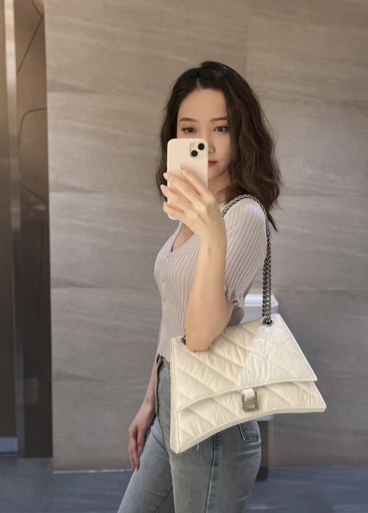Balenciaga Crush 沙漏包推薦｜白色中號斜背包・設計款精品包