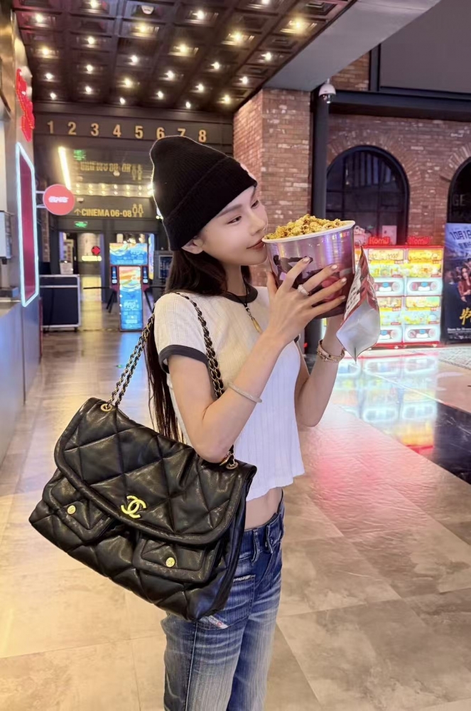 Chanel Hobo 嬉皮包 黑金|精品肩背包推薦・芯片款