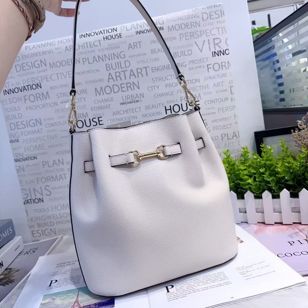 MK 豬鼻子大水桶包｜Michael Kors 肩背側背兩用包｜大容量精品水桶包