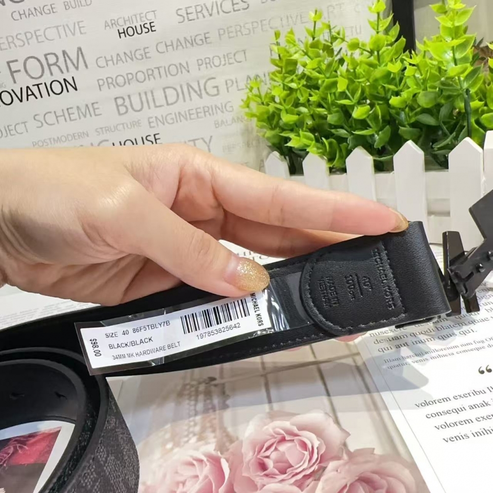 MK 男款皮帶｜Michael Kors 黑 Logo 精品皮帶｜男生穿搭皮帶