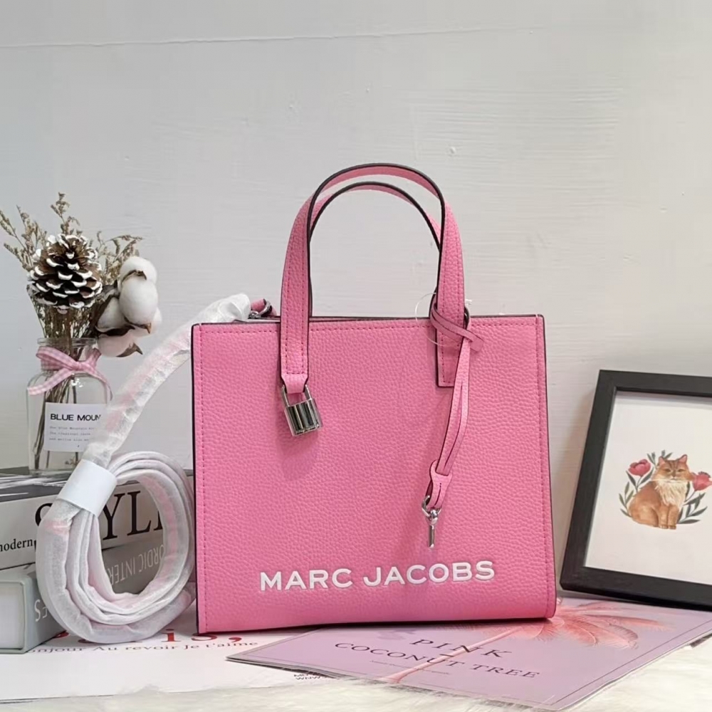 Marc Jacobs 鎖頭吊飾包推薦｜少女粉斜背包・可放長夾（楊冪同款風格）已售出