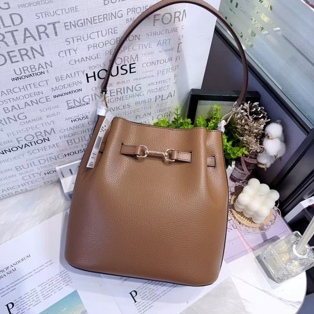 MK 豬鼻子大水桶包｜Michael Kors 肩背側背兩用包｜大容量精品水桶包