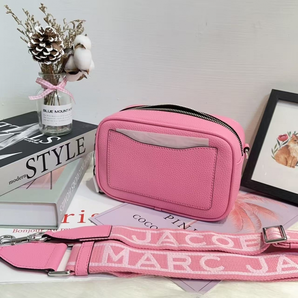 MJ 新款後口袋相機包｜Marc Jacobs 相機包｜寬背帶斜背精品包